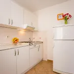 Lorena B Apartman *