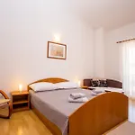 Lorena B Apartman *