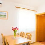Lorena B Apartman